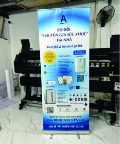giá standee cuốn nhôm