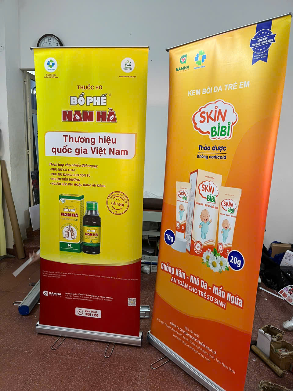 standee cuon nhom