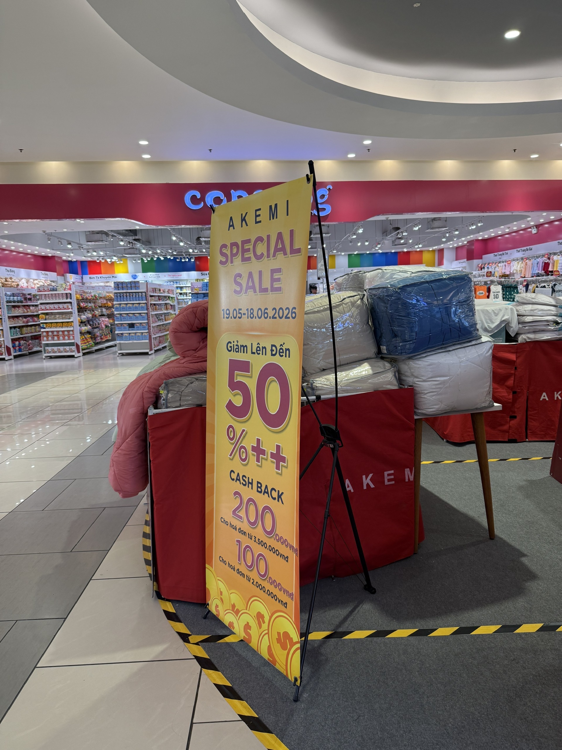 standee chữ x