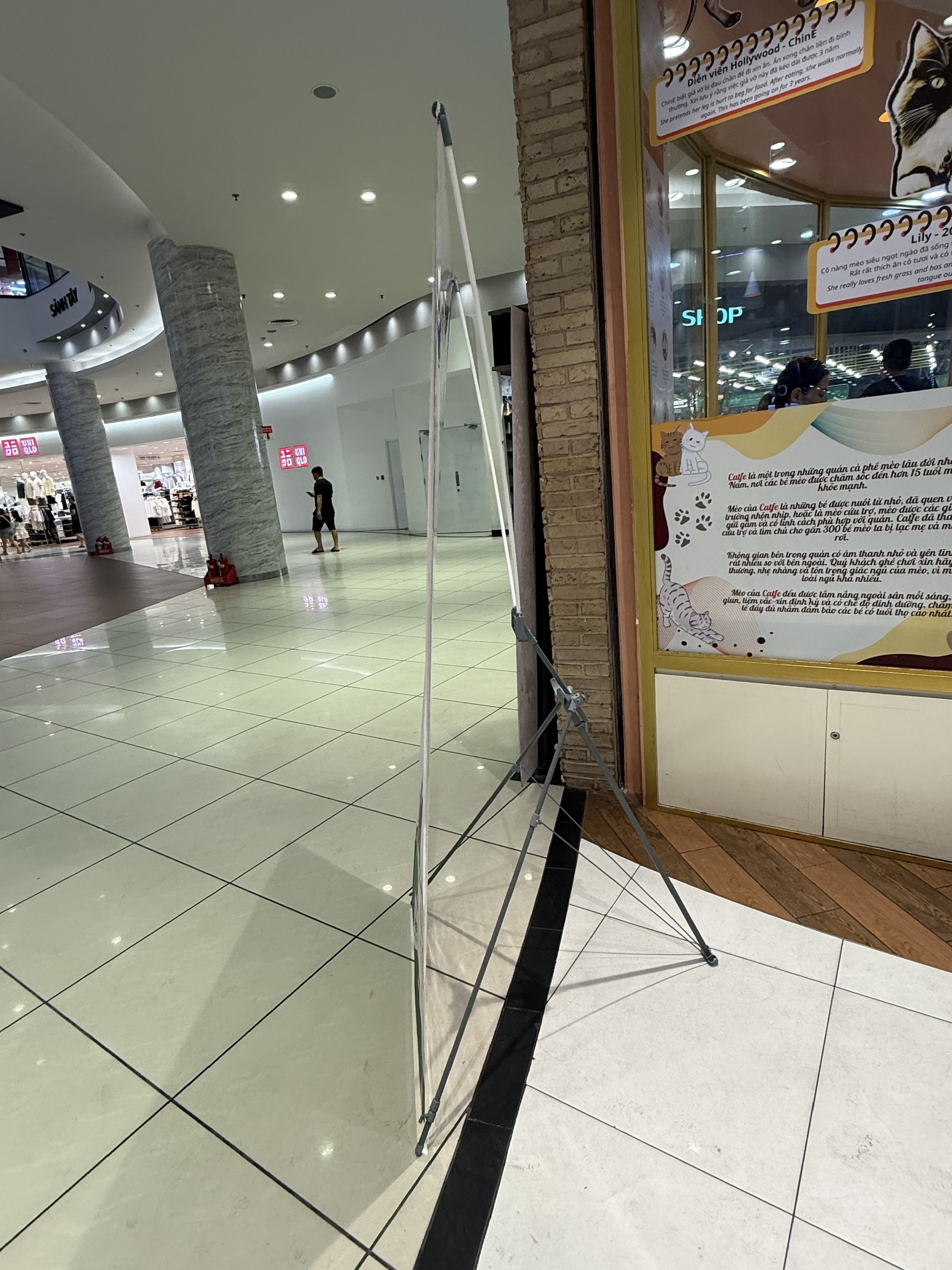chân standee